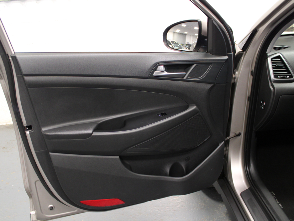 2017 Hyundai Tucson - image 32