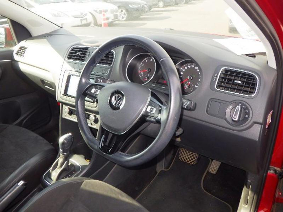 2016 Volkswagen Polo - image 2