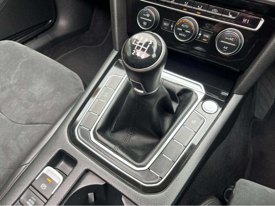 2018 Volkswagen Arteon - image 18