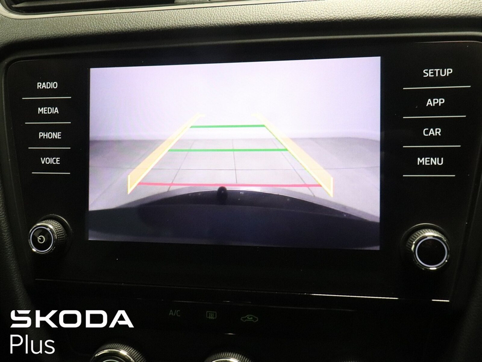 2021 Skoda Octavia - image 18