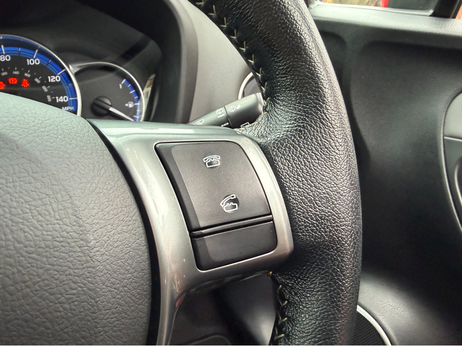 2015 Toyota Yaris - image 16