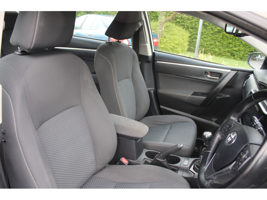 2017 Toyota Corolla - image 14