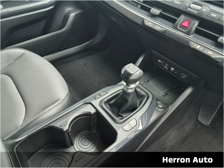 2026 Kia K4 - image 9