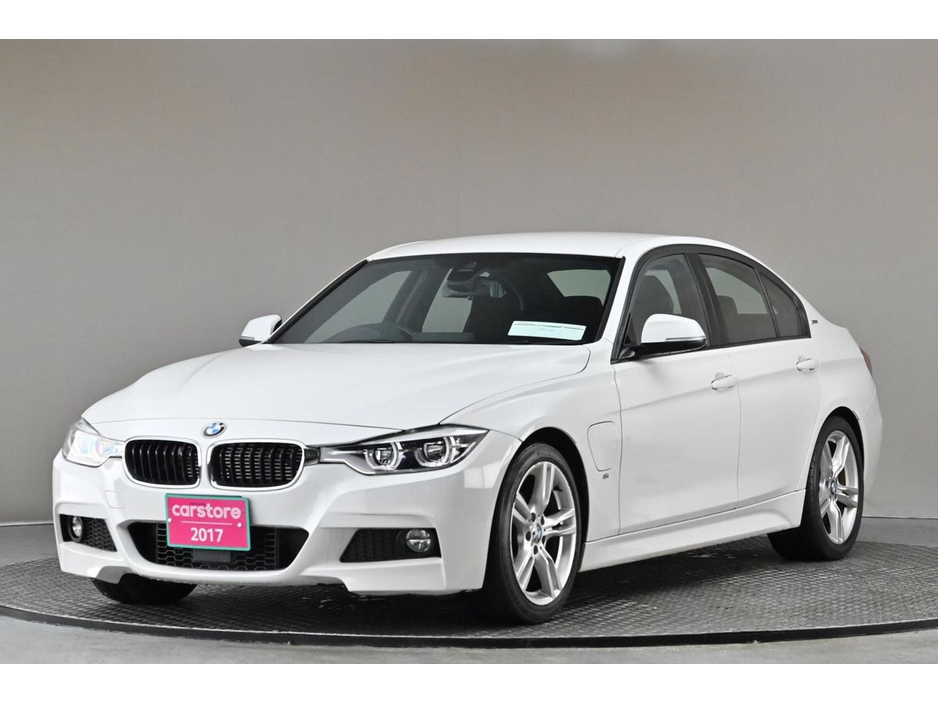 2017 BMW 3 Series - image 3