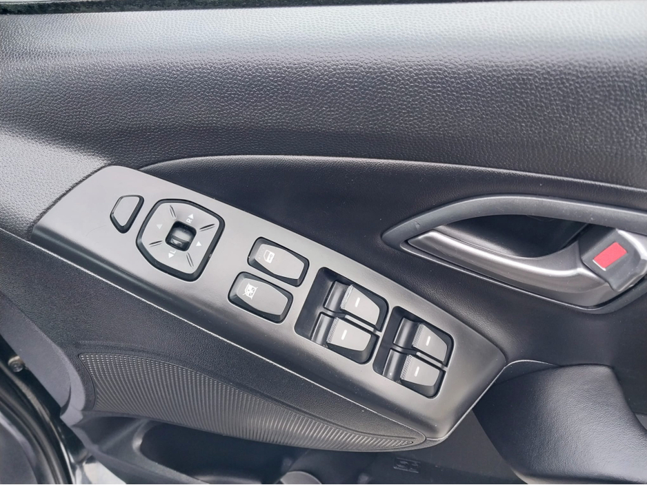 2014 Hyundai ix35 - image 21