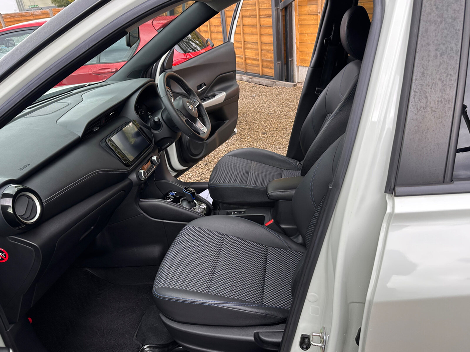 2020 Nissan Juke - image 12