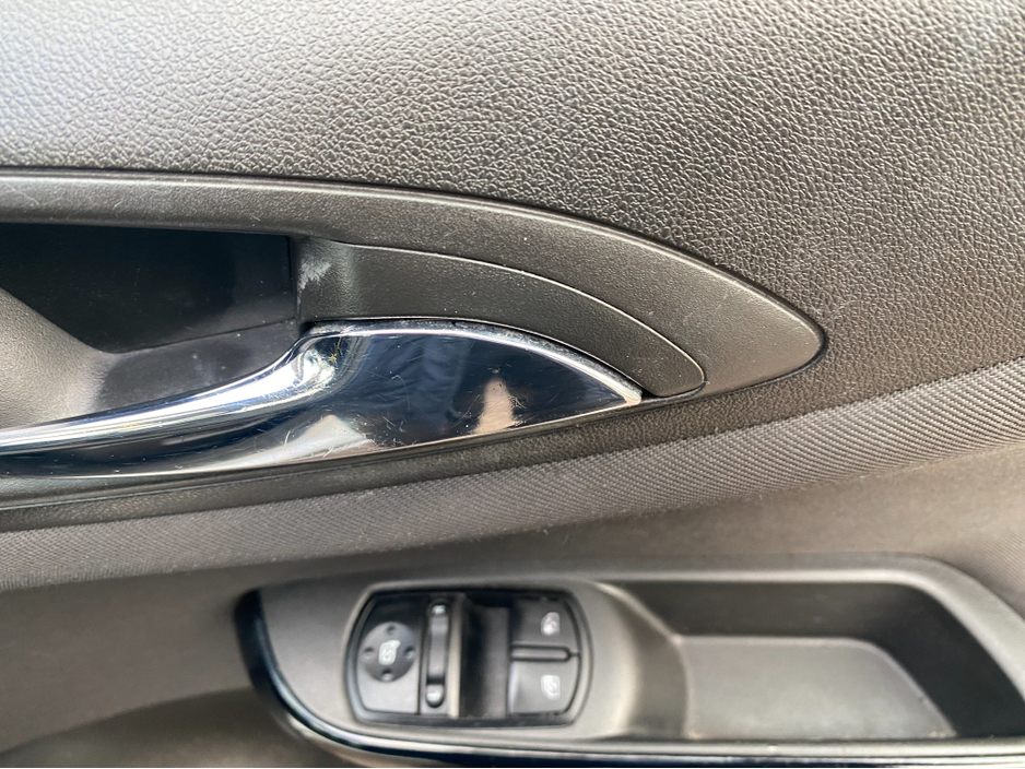 2016 Opel Corsa - image 15