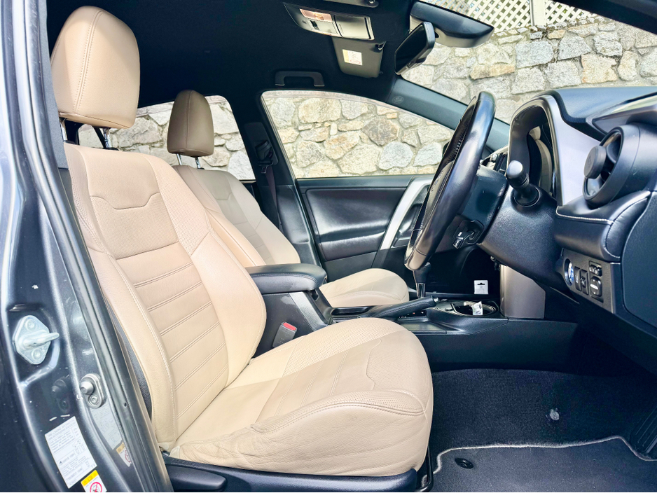 2017 Toyota Rav4 - image 18