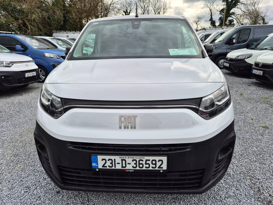 2023 Fiat Doblo - image 3