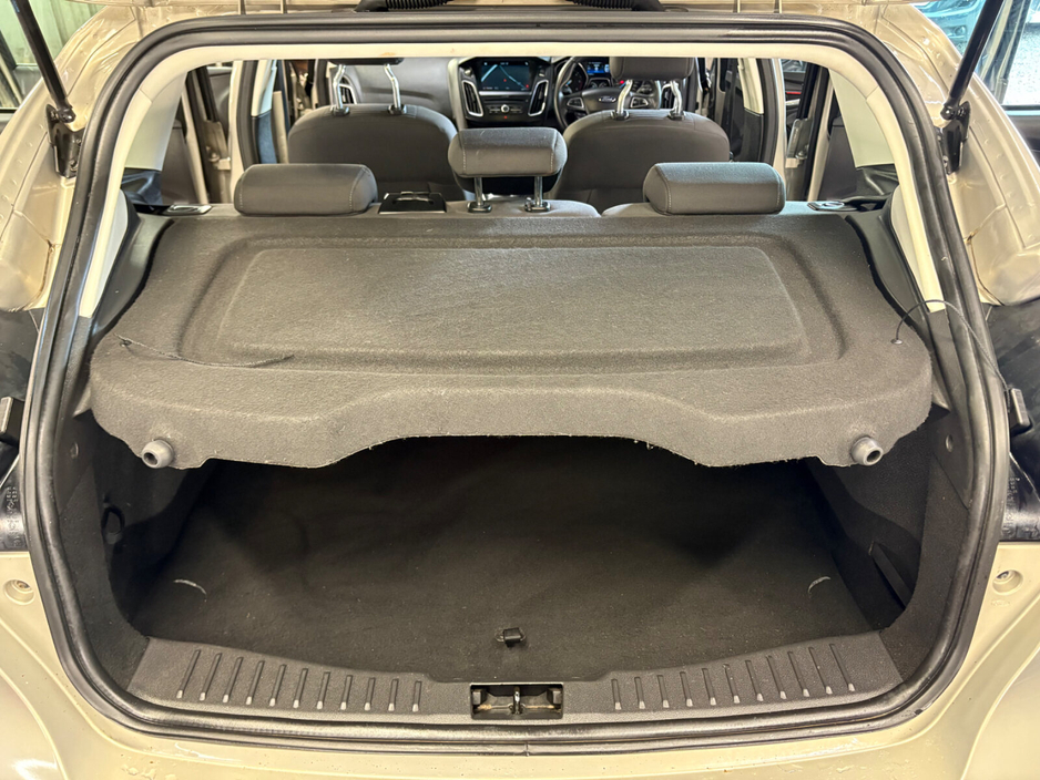 2018 Ford Focus - image 13