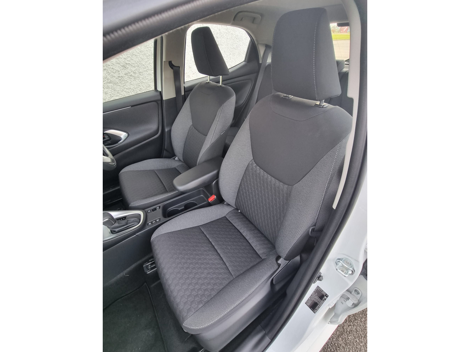 2024 Toyota Yaris - image 24