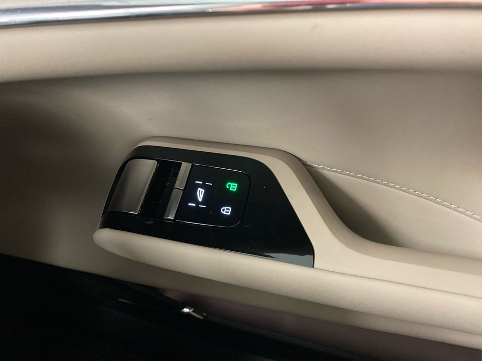 2026 Volvo EX90 - image 24