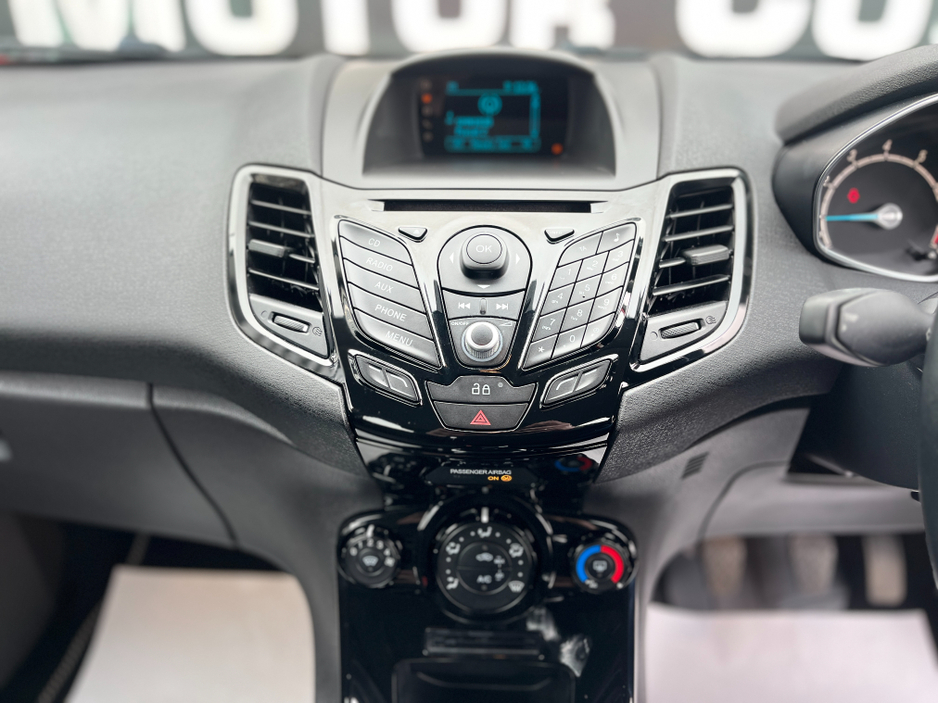 2014 Ford Fiesta - image 12