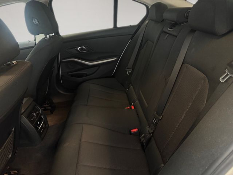 2019 BMW 3 Series - image 16