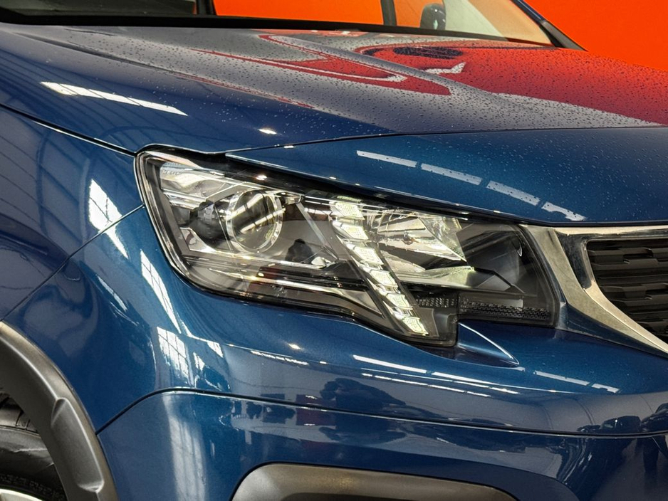 2021 Peugeot Rifter - image 4