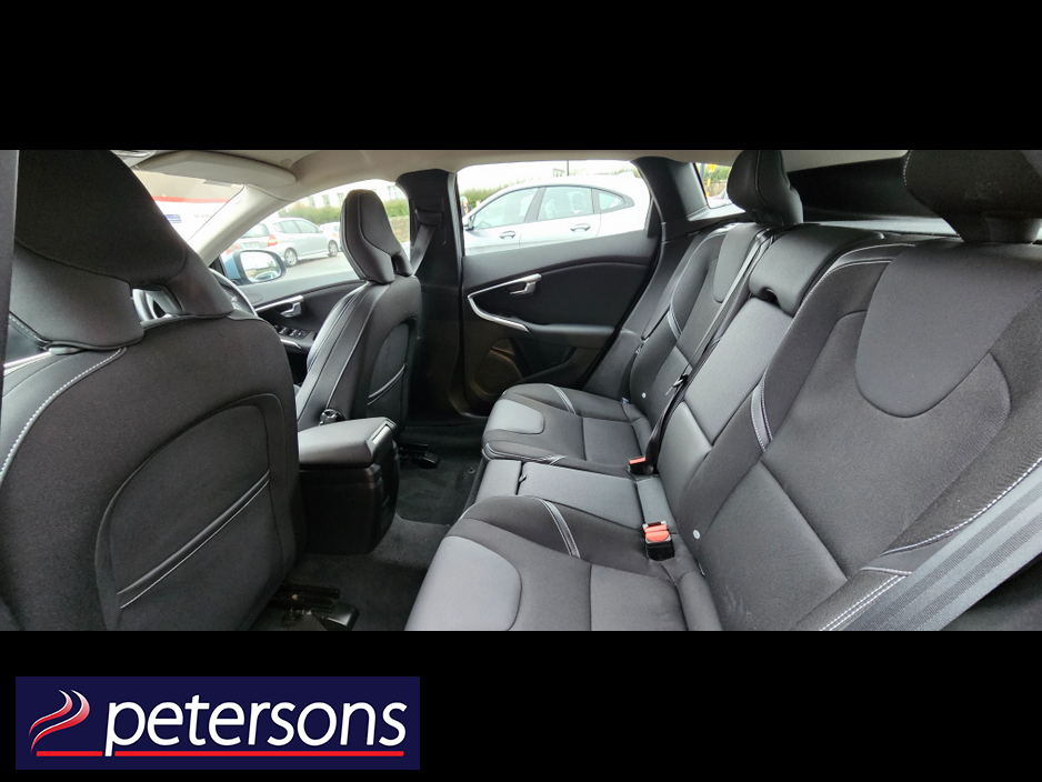 2017 Volvo V40 2.0 D2 MOMENTUM NAV + 120BHP 5DR €12,950