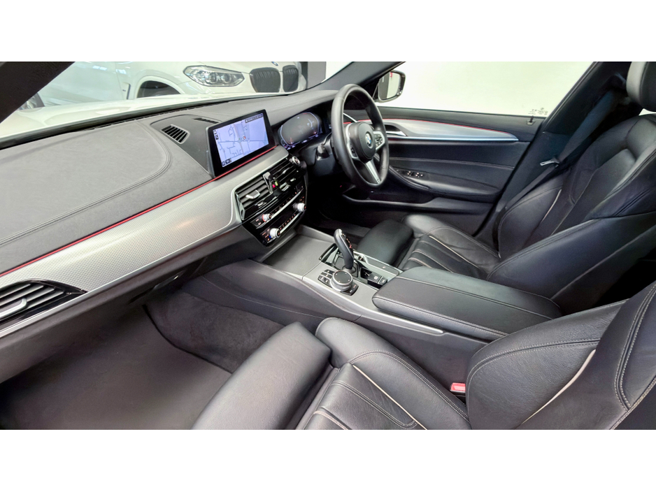 2020 BMW 5 Series - image 13