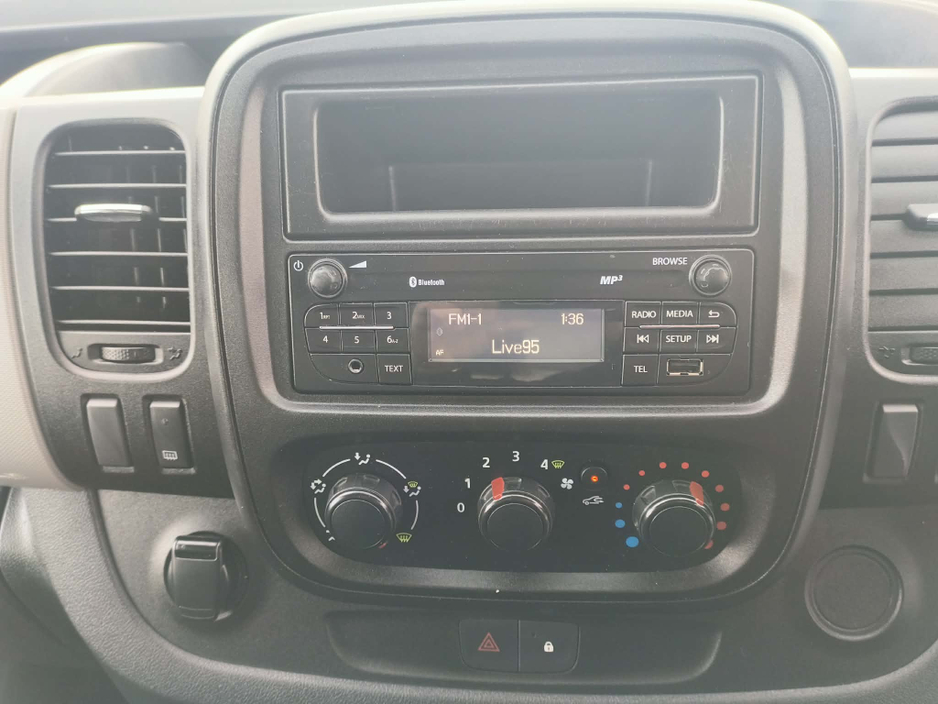 2018 Renault Trafic - image 11