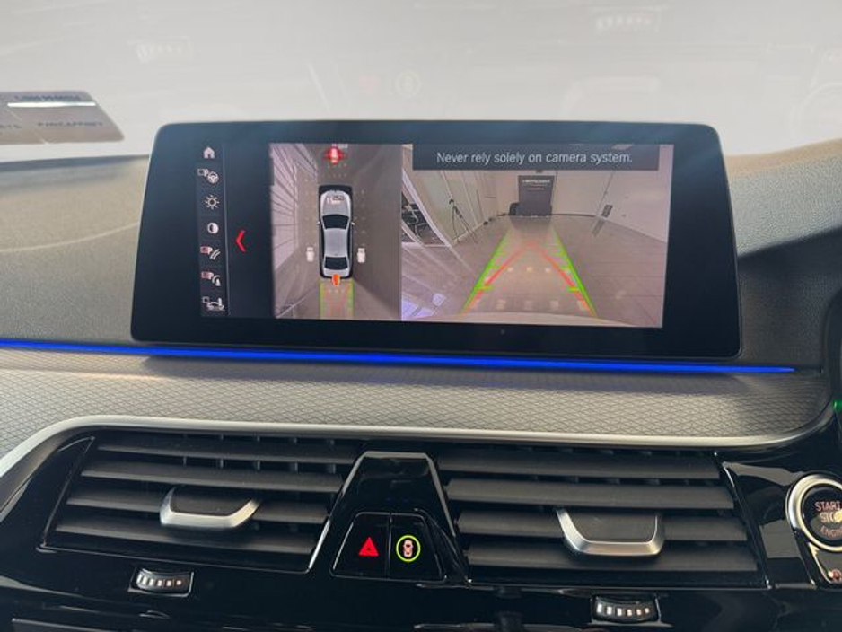 2020 BMW 5 Series - image 14