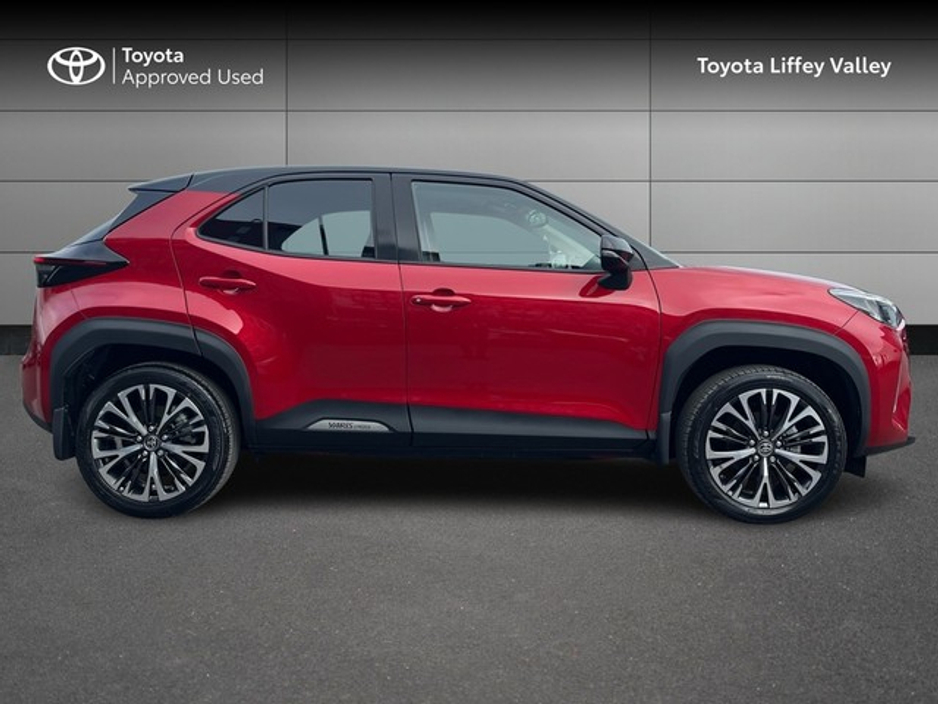 2022 Toyota Yaris Cross - image 3