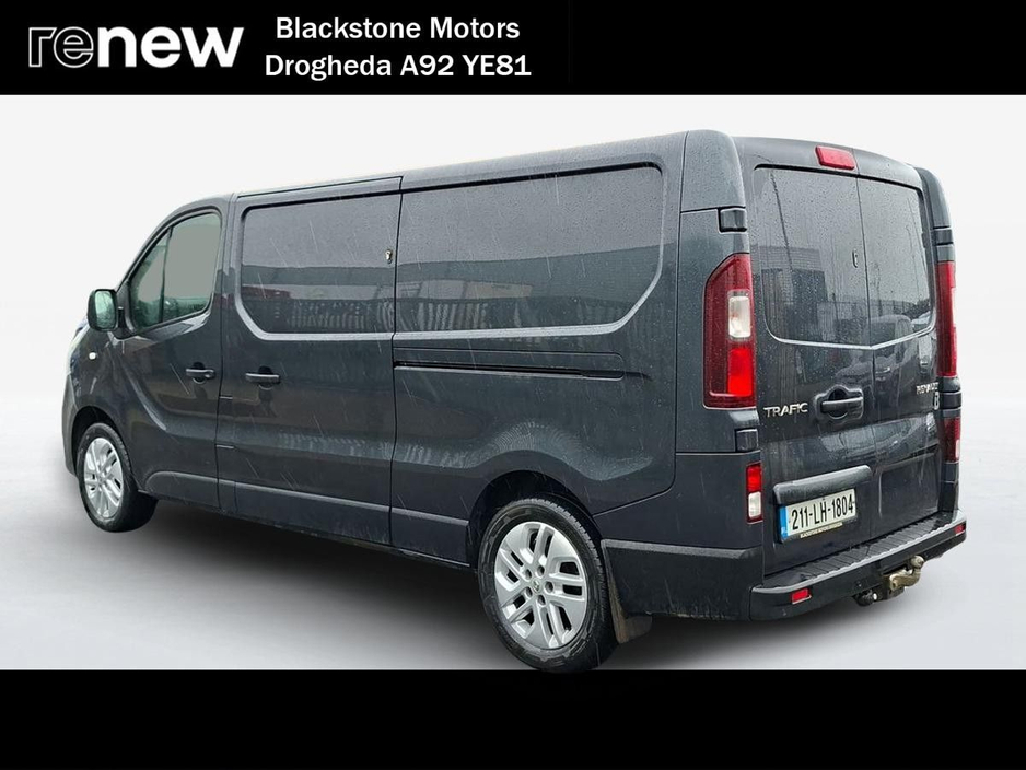 2021 Renault Trafic - image 3