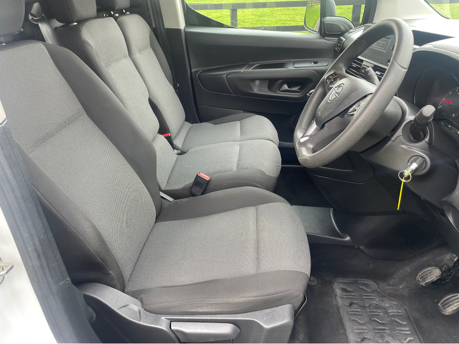 2021 Opel Combo - image 9