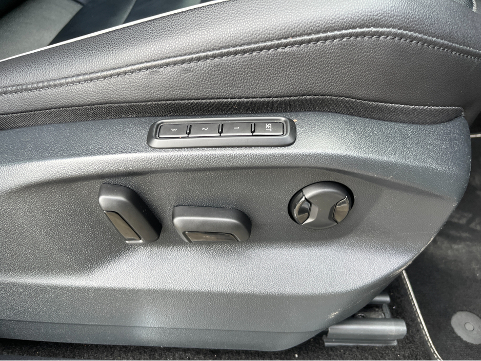 2019 Volkswagen Tiguan - image 13