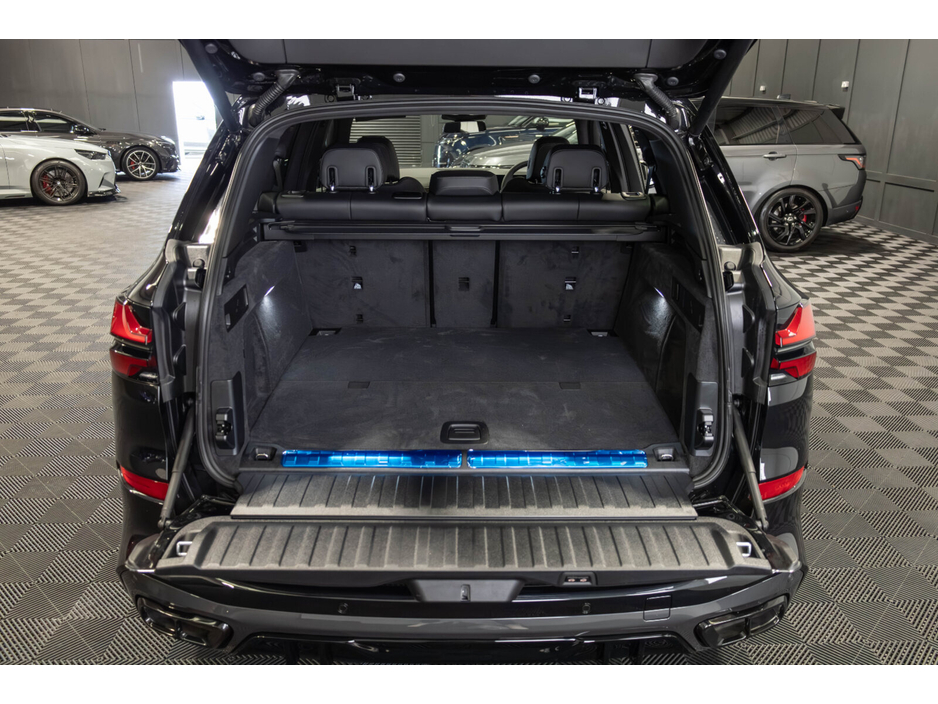 2025 BMW X5 - image 13