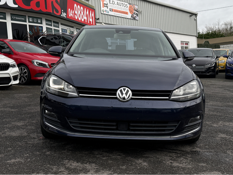 2015 Volkswagen Golf - image 2