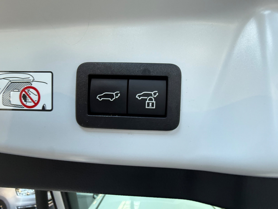 2023 Toyota Prius - image 36