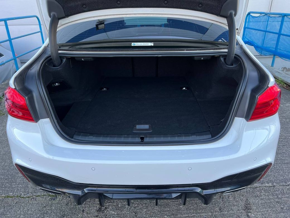 2017 BMW 5 Series 530e M-SPORT COMPETITION PACK 2.0 HYBRID // VERY LOW MILEAGE // NEW M5 COMP ALLOYS // LEATHER HEATED SEATS // 360 PARKING CAMERAS €27,950