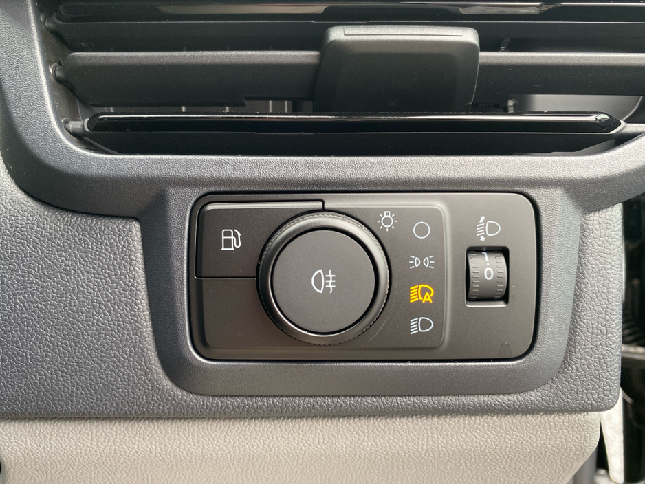 2026 Ford Transit Custom - image 9