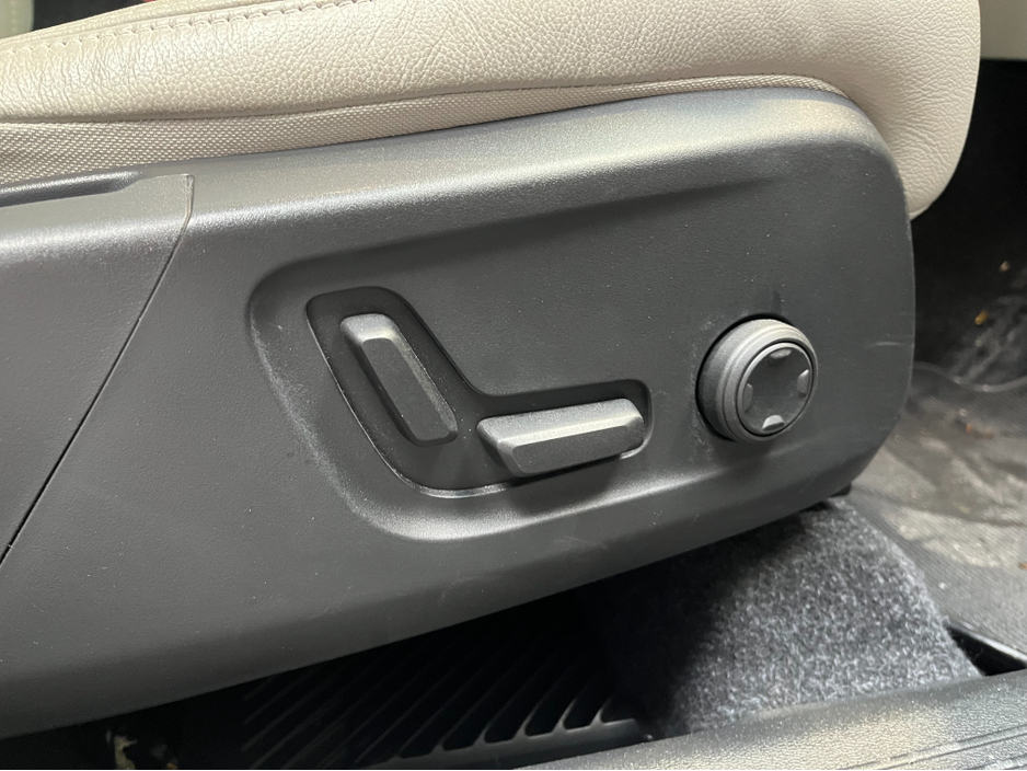 2020 Volvo XC40 - image 13