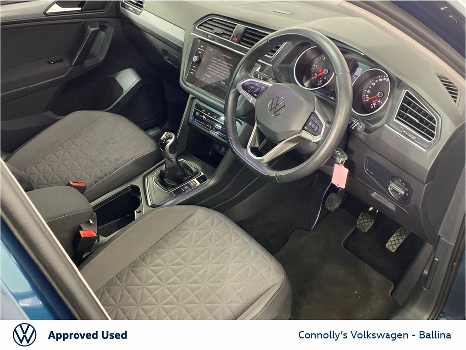 2023 Volkswagen Tiguan - image 8