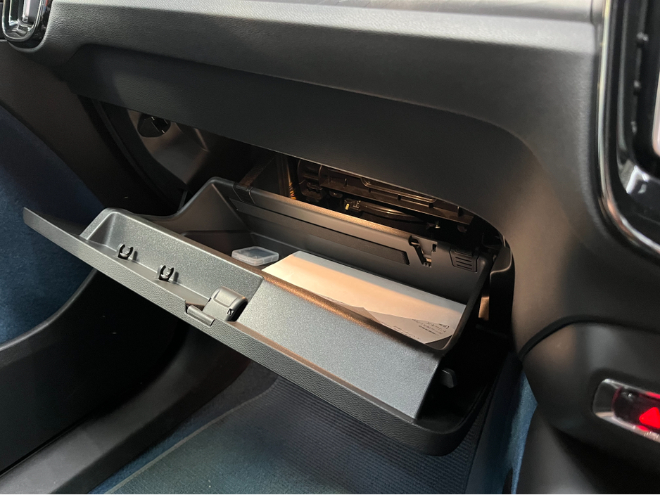 2022 Volvo XC40 - image 18