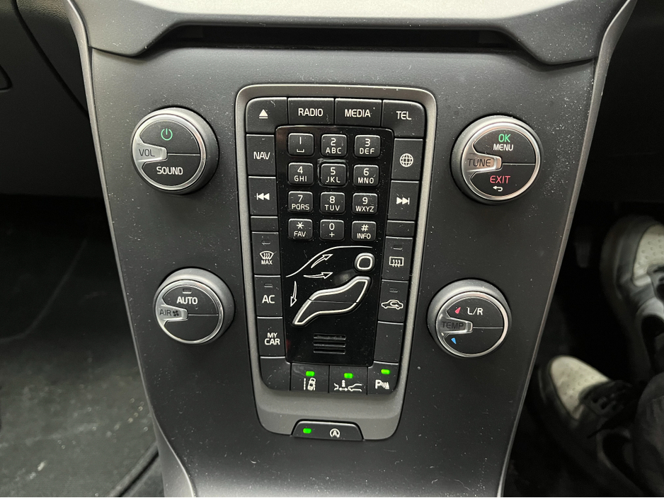 2015 Volvo V40 - image 17