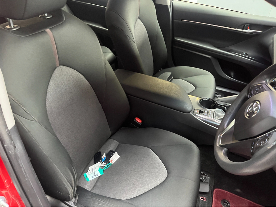 2019 Toyota Camry - image 10