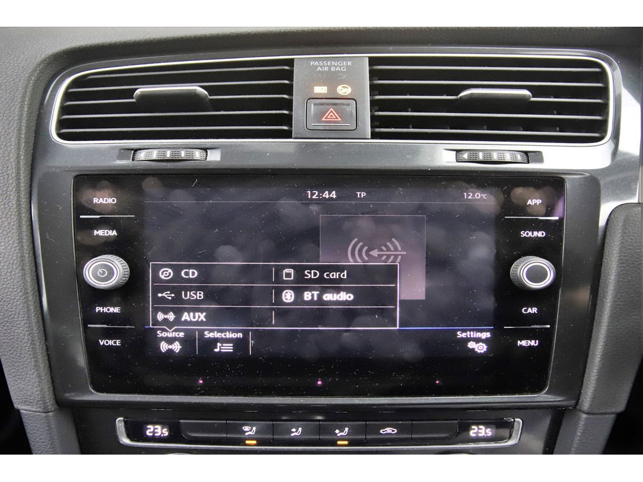 2017 Volkswagen Golf - image 15