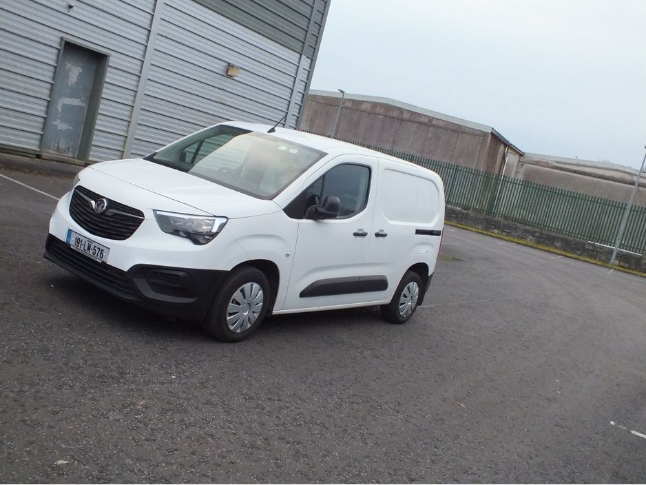 2019 Vauxhall Combo - image 4