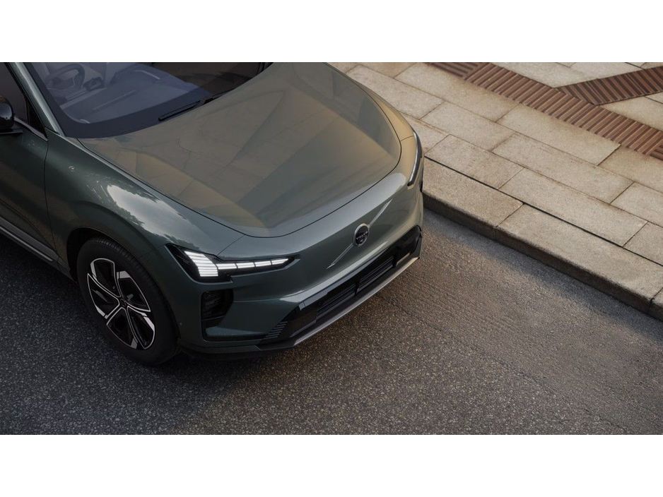 2026 Volvo XC60 - image 5