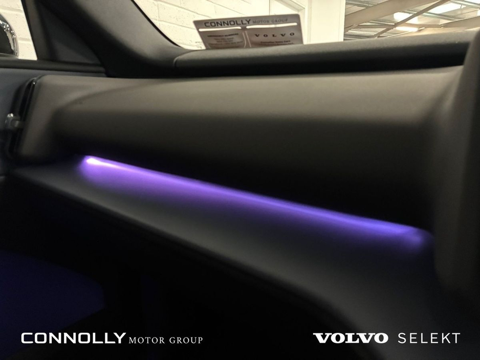 2025 Volvo EX30 - image 17