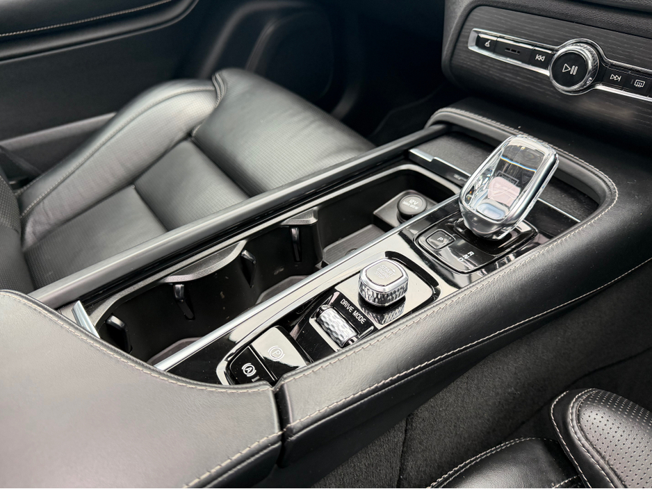 2020 Volvo XC90 ***SOLD***IMMACULATE TOP SPEC INSCRIPTION PRO T8 PHEV//MASSAGE SEATS//ADAPTIVE SUSPENSION//VERY LOW MILEAGE//SIMI AND AA DEALER