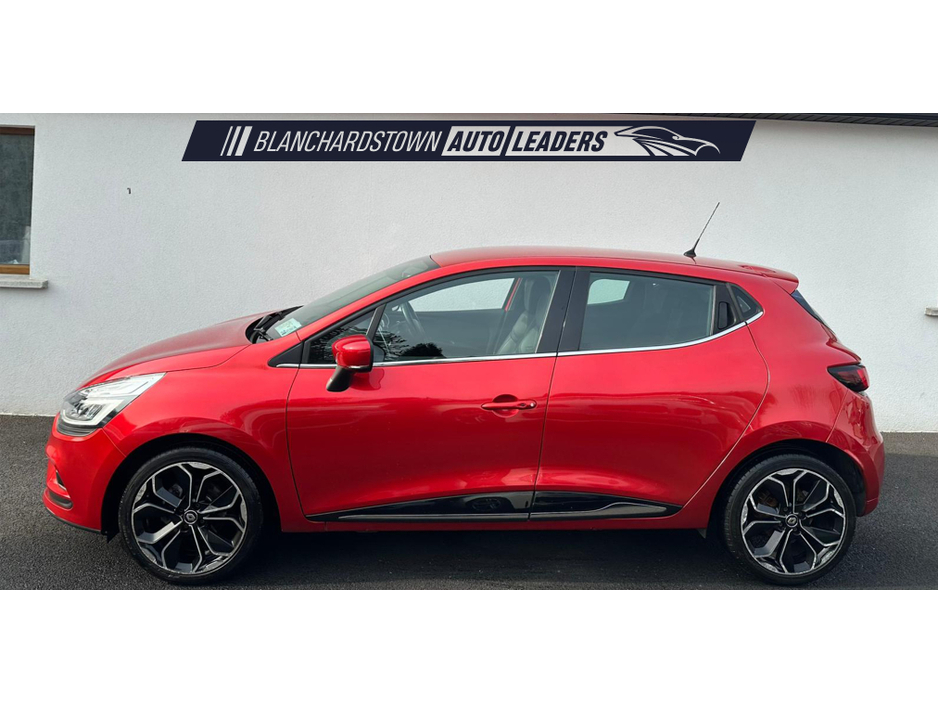 2019 Renault Clio - image 2