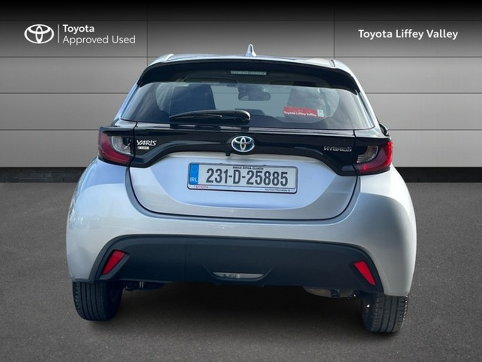 2023 Toyota Yaris - image 4