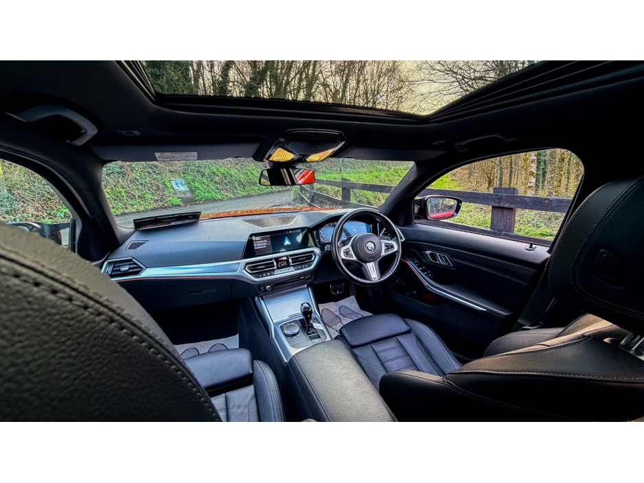 2022 BMW 3 Series - image 15