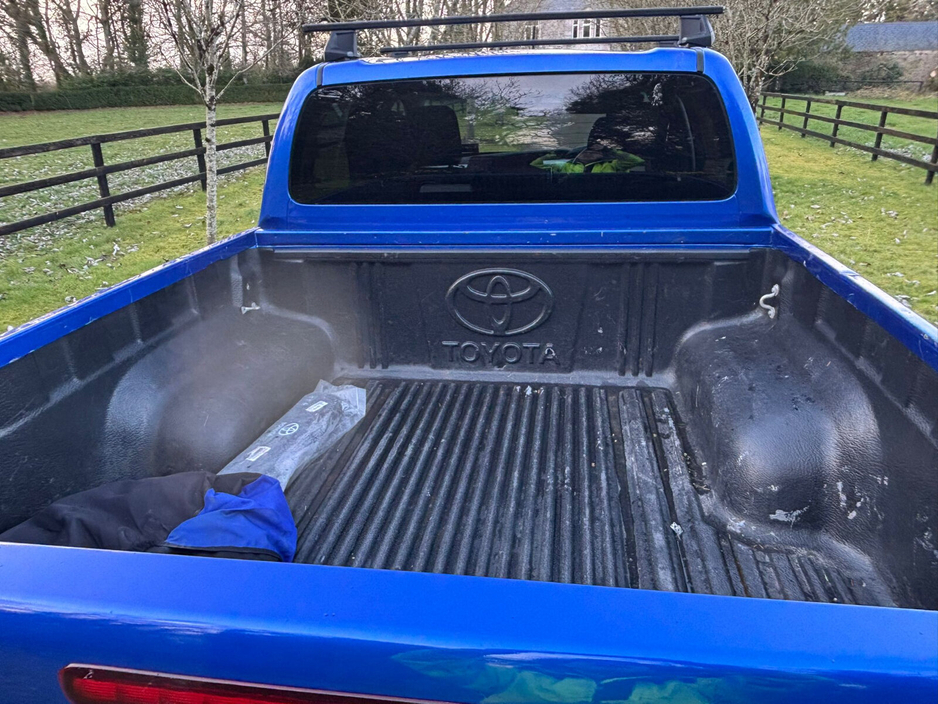 2017 Toyota Hilux - image 20