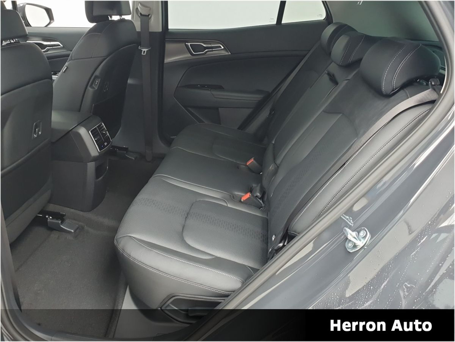 2026 Kia Sportage - image 8