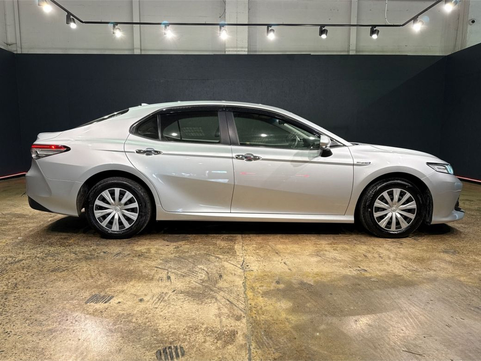2020 Toyota Camry - image 2