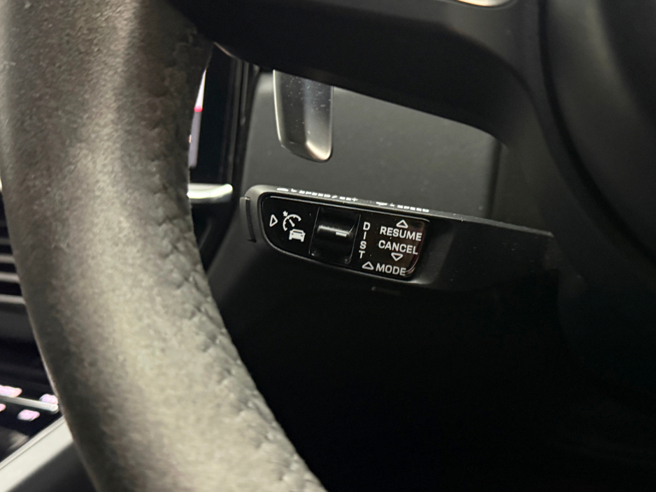 2021 Porsche Cayenne - image 21