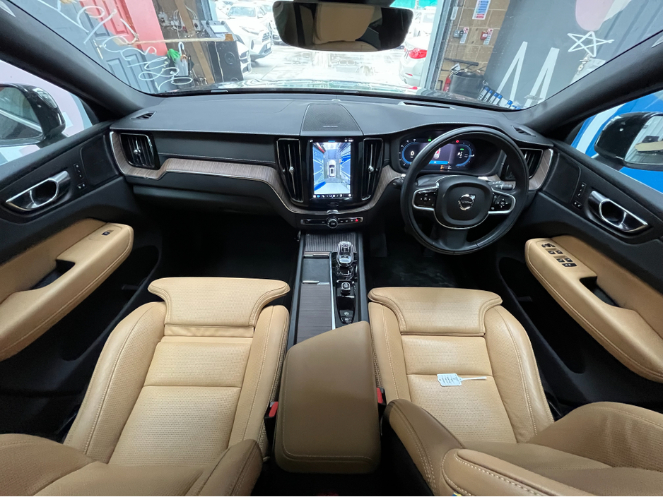 2022 Volvo XC60 - image 21